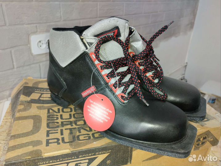 Лыжные ботинки