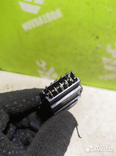 Кнопка центрального замка Рено Клио 2 Симбол