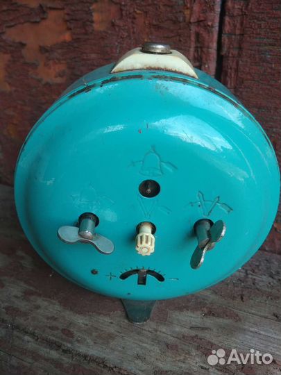 Часы будильник СССР