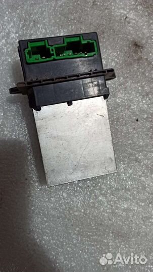 Резистор отопителя Nissan tiida