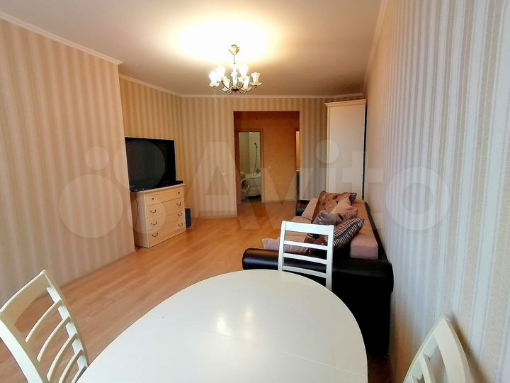 2-к. квартира, 65 м², 8/10 эт.