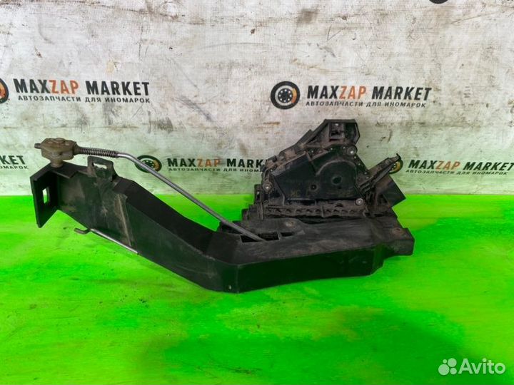 Замок двери передний правый Ford Focus 1 1.6 2004