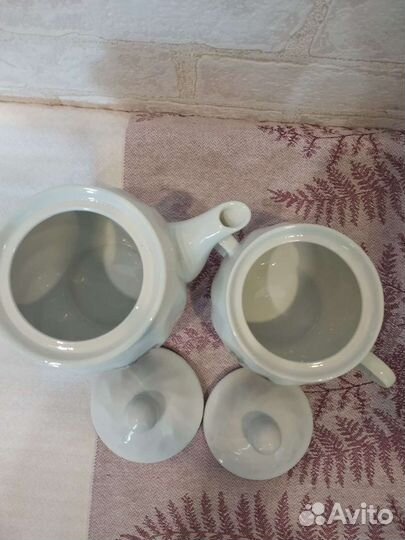 Заварочный чайник и сахарница