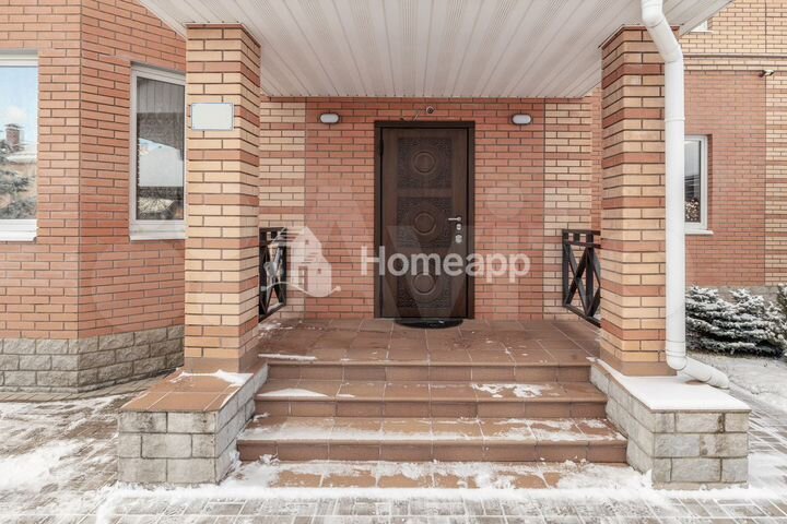 Коттедж 225 м² на участке 15 сот.