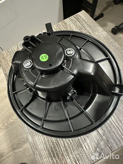 Вентилятор отопителя Luzar LFh 18K1