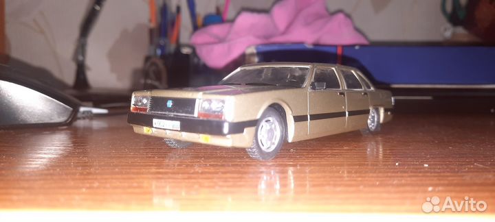 Модель автомобиля ЗИЛ 4102 1:43