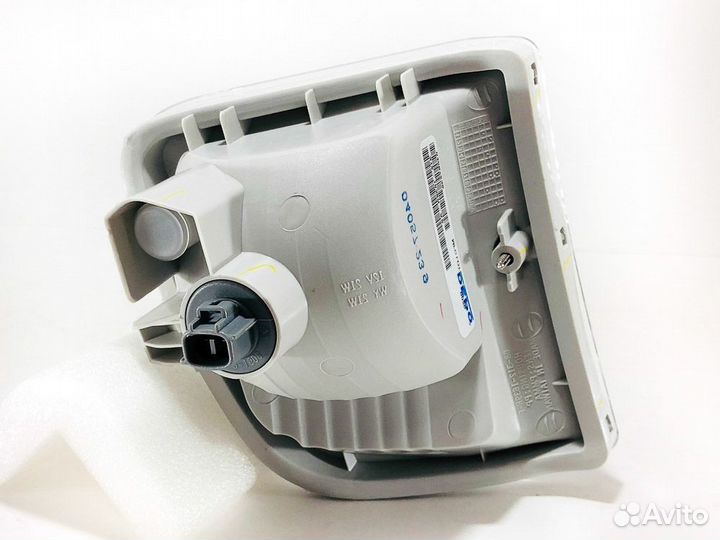 Указатель поворота нижний левый Toyota Rav4