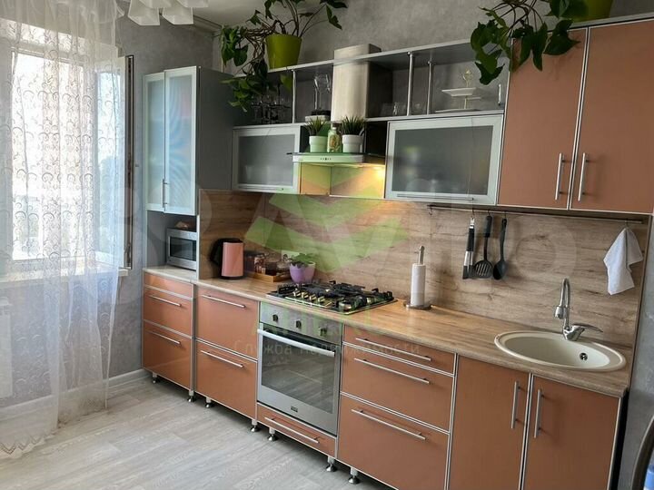 4-к. квартира, 100 м², 8/9 эт.