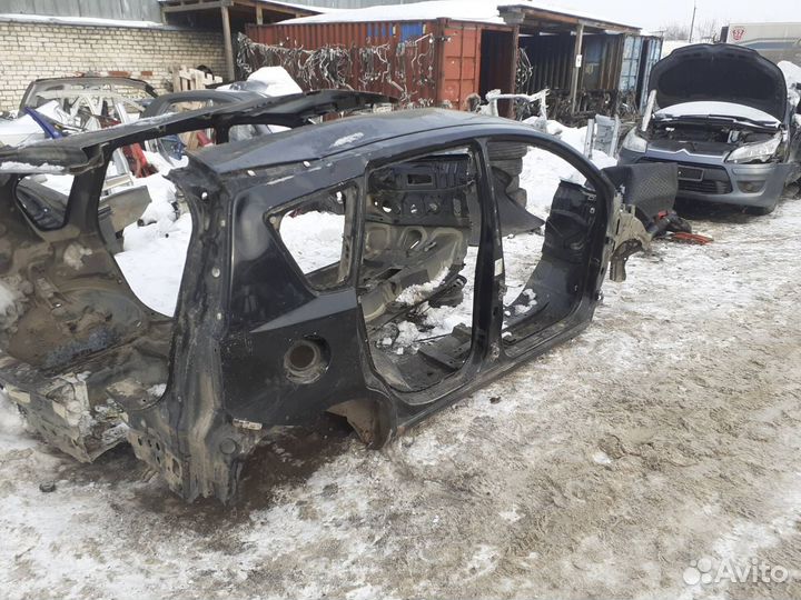 Кузов правая часть Nissan Note E11