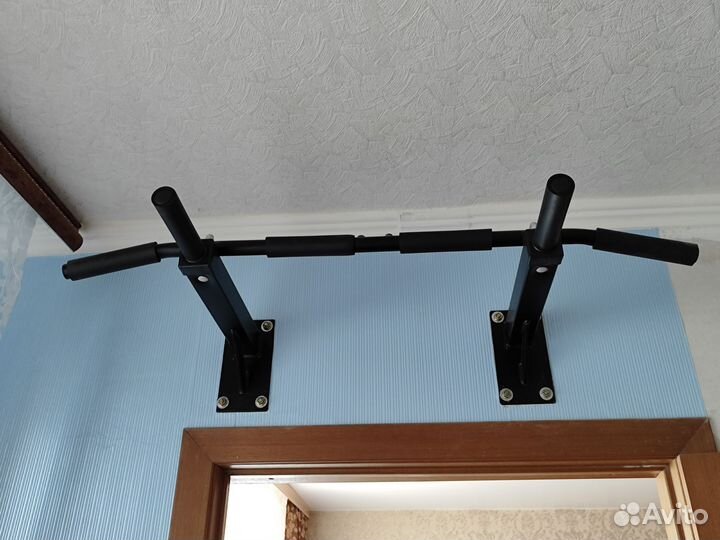 Турник настенный