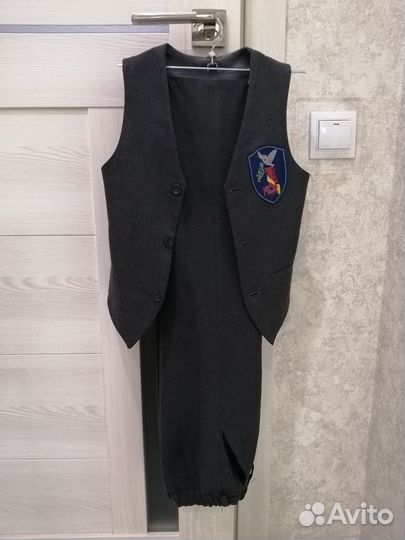 Школьный костюм для мальчика 128, жилет и брюки