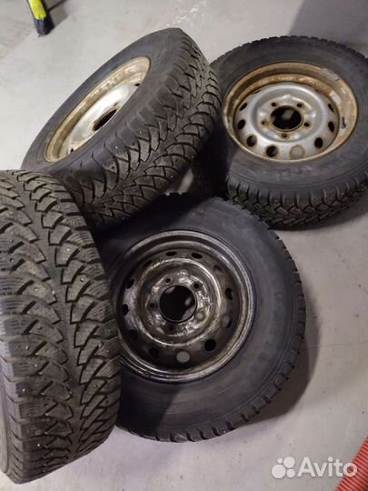 Nokian нордман 215/70 Р 15 на дисках для нивы