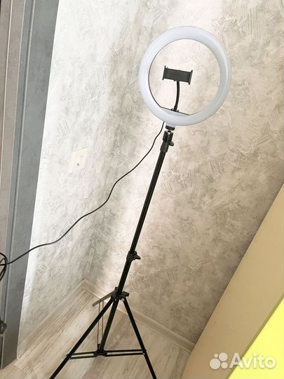 Кольцевая лампа со штативом