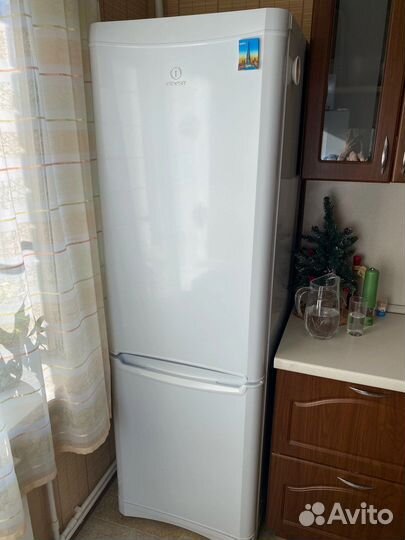 Холодильник Indesit