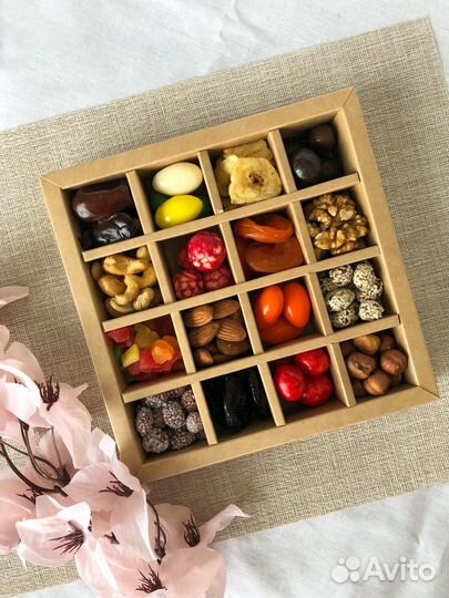 Подарочный набор орехов и сухофруктов