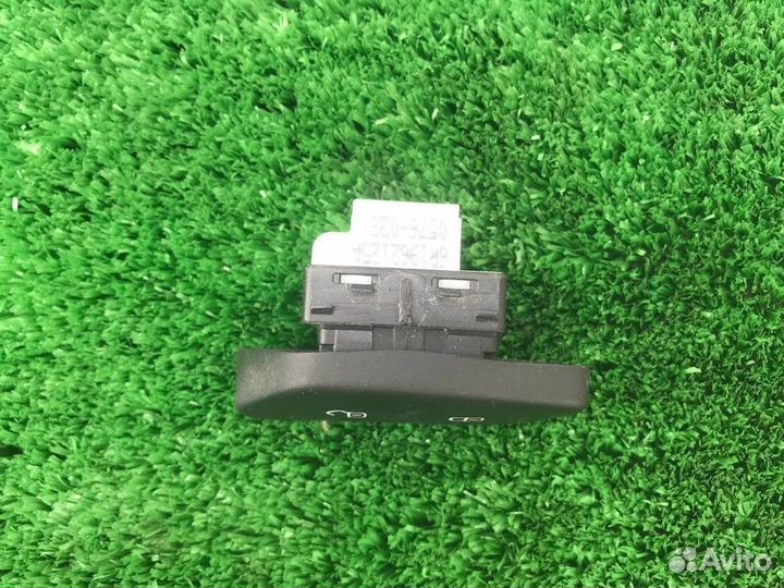 Кнопка центрального замка Volkswagen Polo