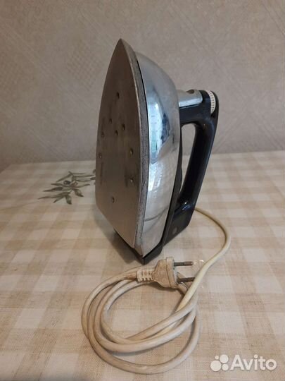 Утюг СССР с терморегулятором и пароувлажнителем