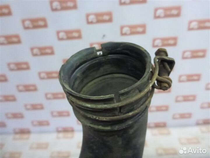 Патрубок воздушного фильтра Toyota Prius NHW20