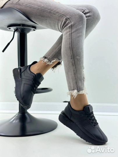 Кроссовки новые