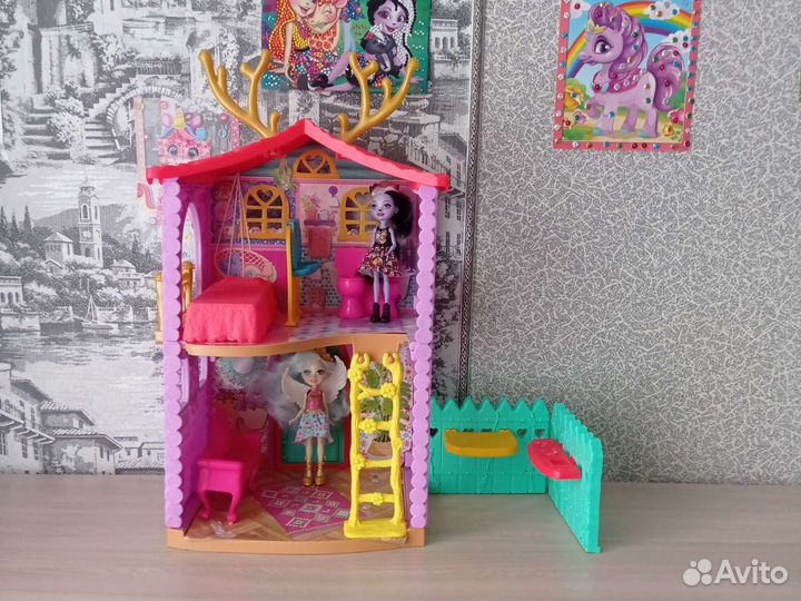 Кукольный домик с мебелью