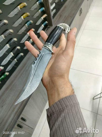 Нож из дамасской стали