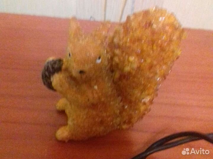 Фарфоровые статуэтка белка