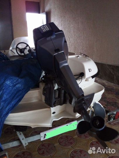 Прогулочный катер