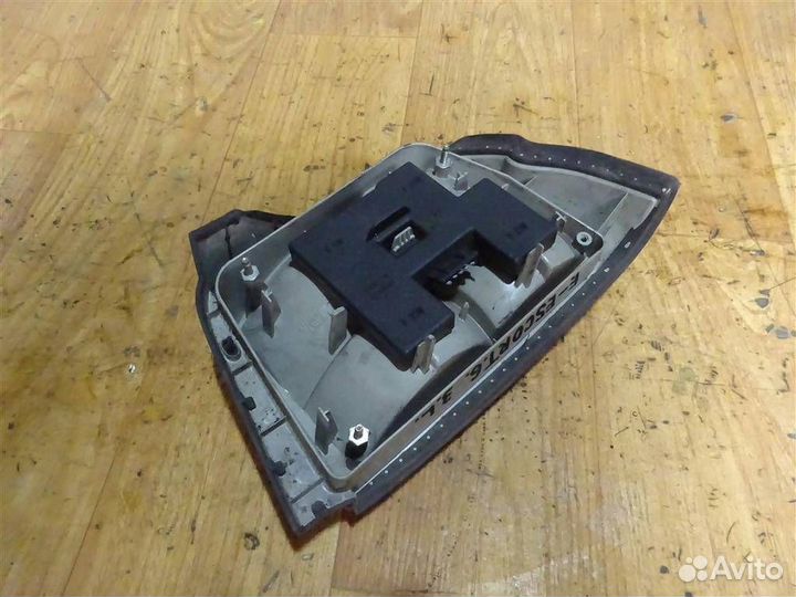 Фонарь задний наружный левый Ford Escort/Orion 19