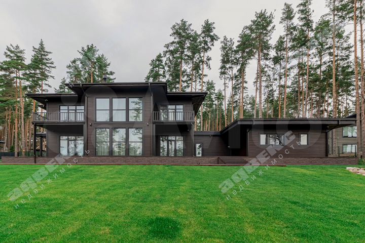 Коттедж 535 м² на участке 30 сот.