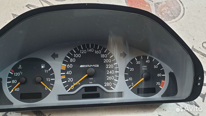 Панель приборов на Mercedes-Benz W202 C36AMG