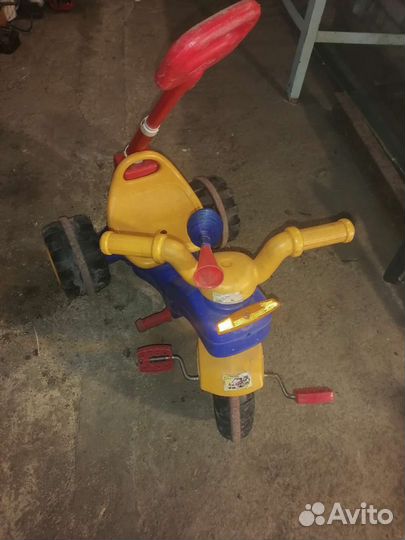 Детский самокат и трехколесный велосипед