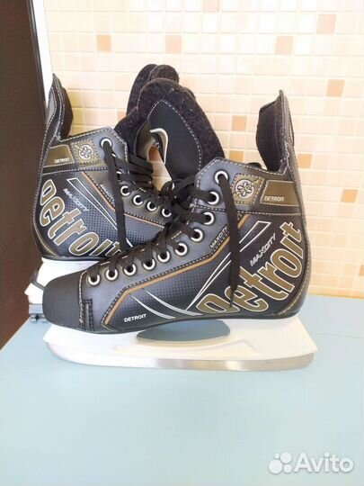 Коньки хоккейные