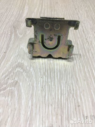 Кронштейн бачка гур крепление Renault logan 2