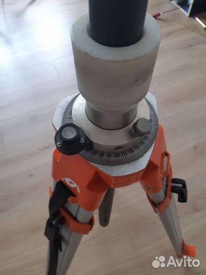 Штатив геодезический с поворотной градусной шкалой