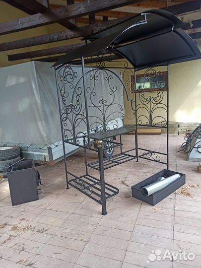 Мангал с крышей