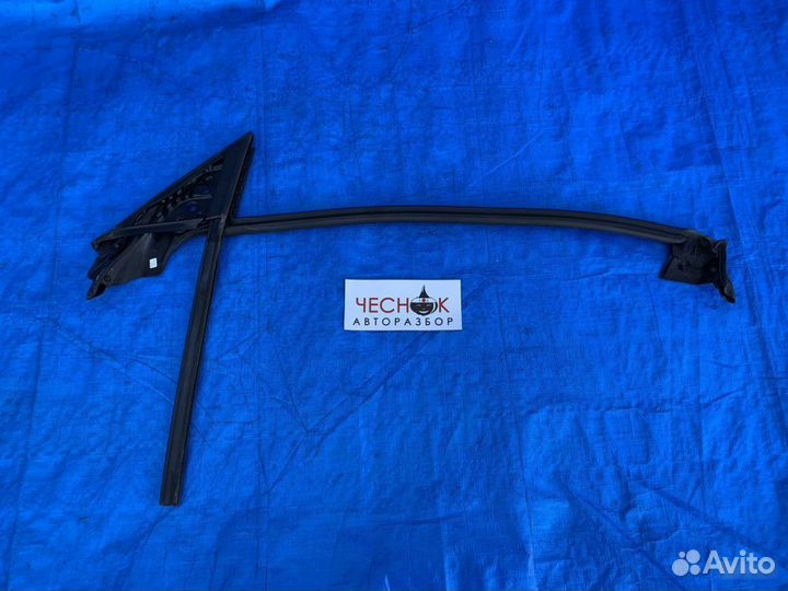 Уплотнитель резинка передней левой двери Audi A5