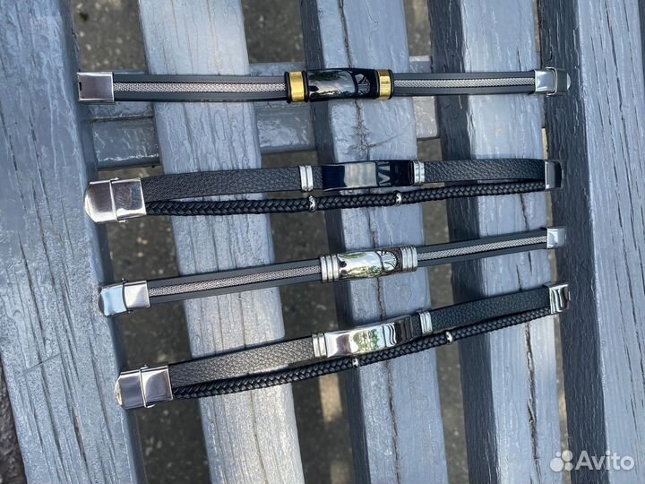 На руку с гравировкой Браслет