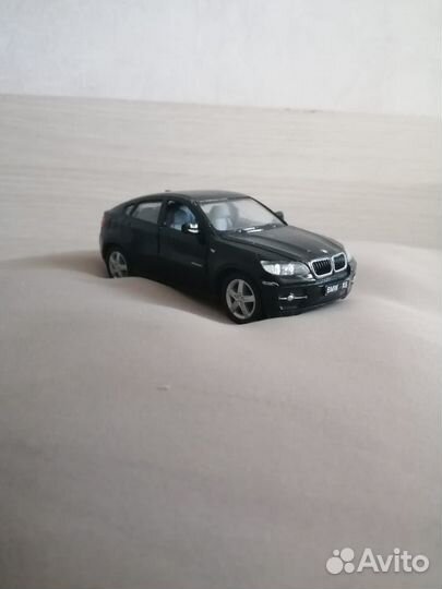 Продам игрушечную машинку 