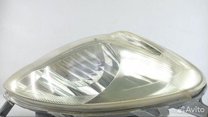 Фара правая Toyota Vitz SCP10