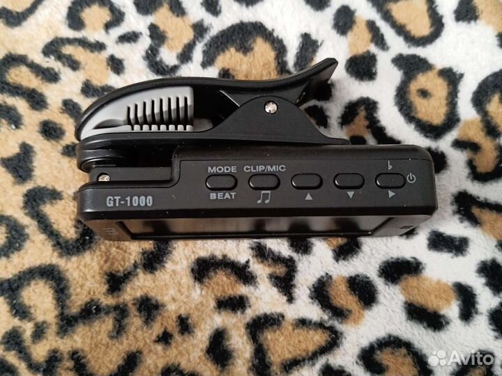 Тюнер для гитары с встроенным метрономом