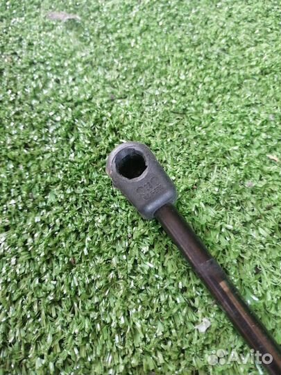 Амортизатор капота Audi A5 cala 2009