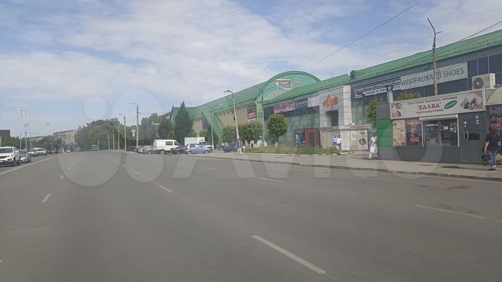 Торговая площадь рядом с входом 21.8 м²