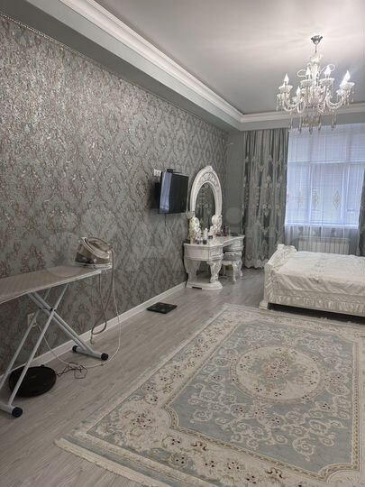 3-к. квартира, 112 м², 1/14 эт.