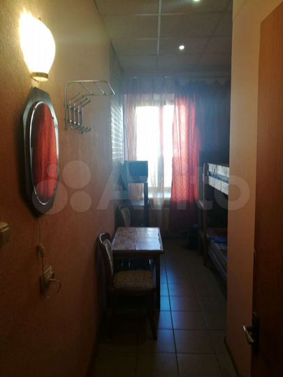 Комната 15 м² в 4-к., 1/4 эт.