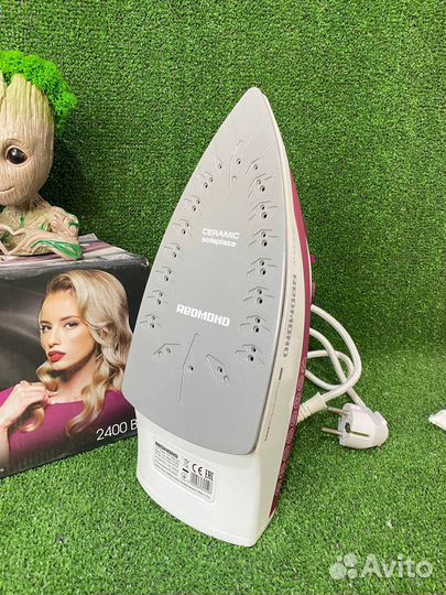 Утюг Redmond RI-C262