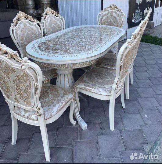 Столы и стулья