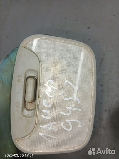 Плафон подсветки салона Mitsubishi Lancer седан