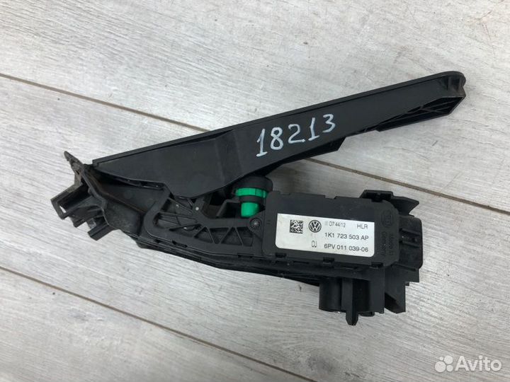 Педаль газа Skoda Octavia универсал cayc 2013