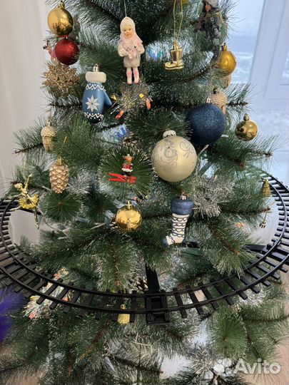 Заснеженна елка новая с игрушками