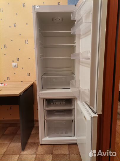 Продаю двухкамерный холодильник бу